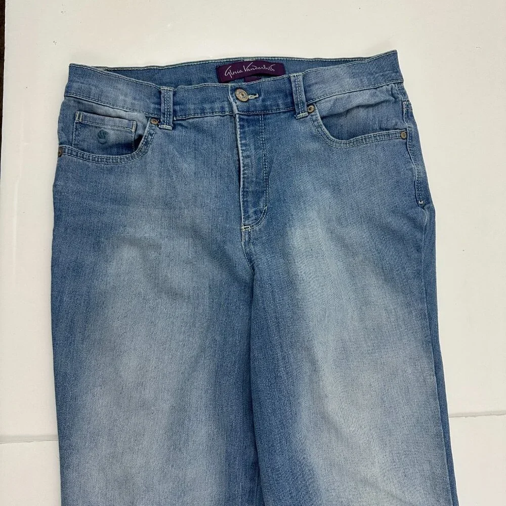 Gloria Vanderbilt straight jeans